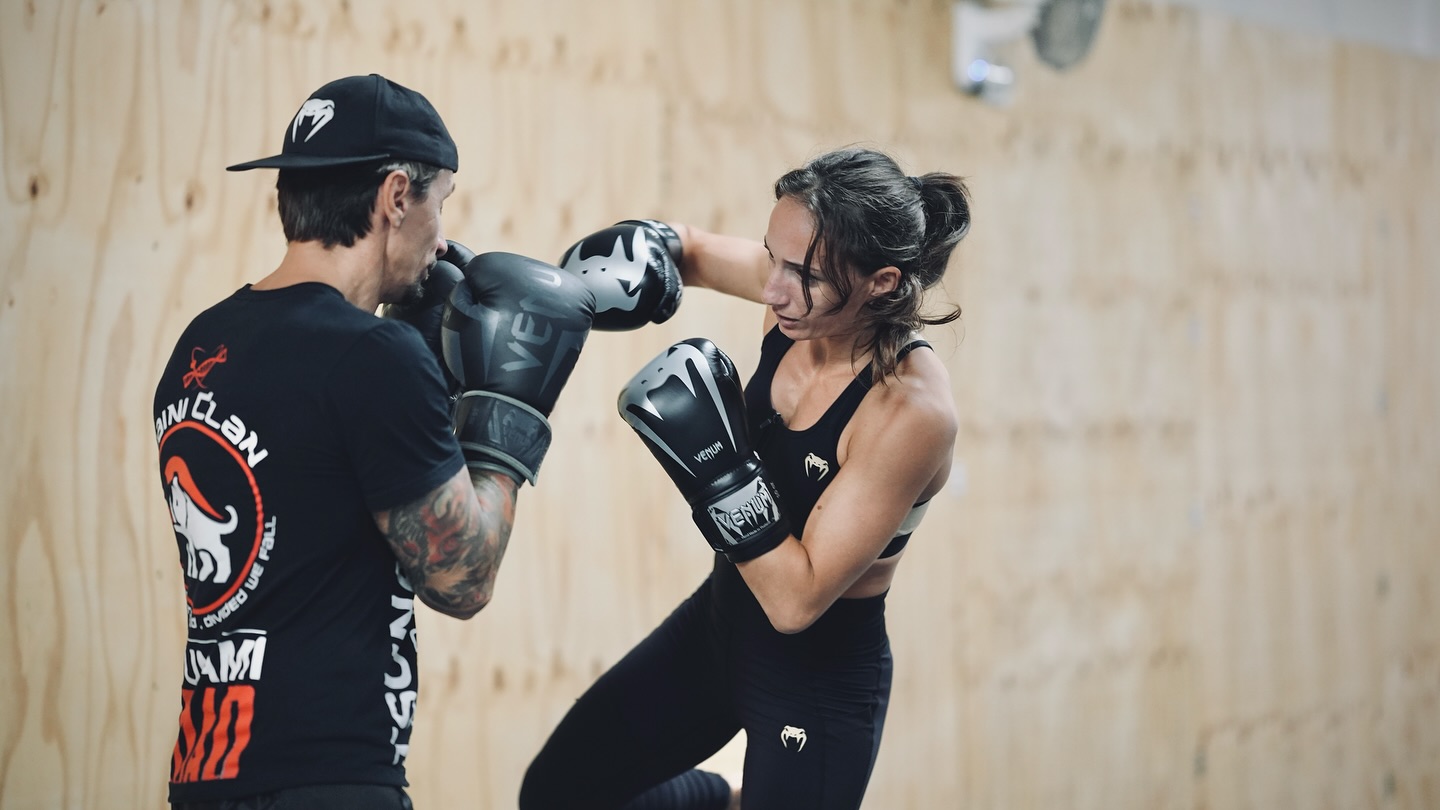 Muay Thai al Femminile: Forza, Autostima e Difesa Personale